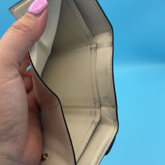 Valentino-Cream Leather Rockstud Trifold Wallet- COA and dust bag included - Picture 10 of 10